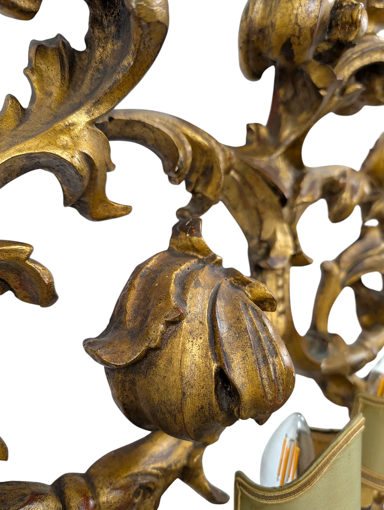 Six-light wall lamp in carved and gilded wood in Louis XV style 3