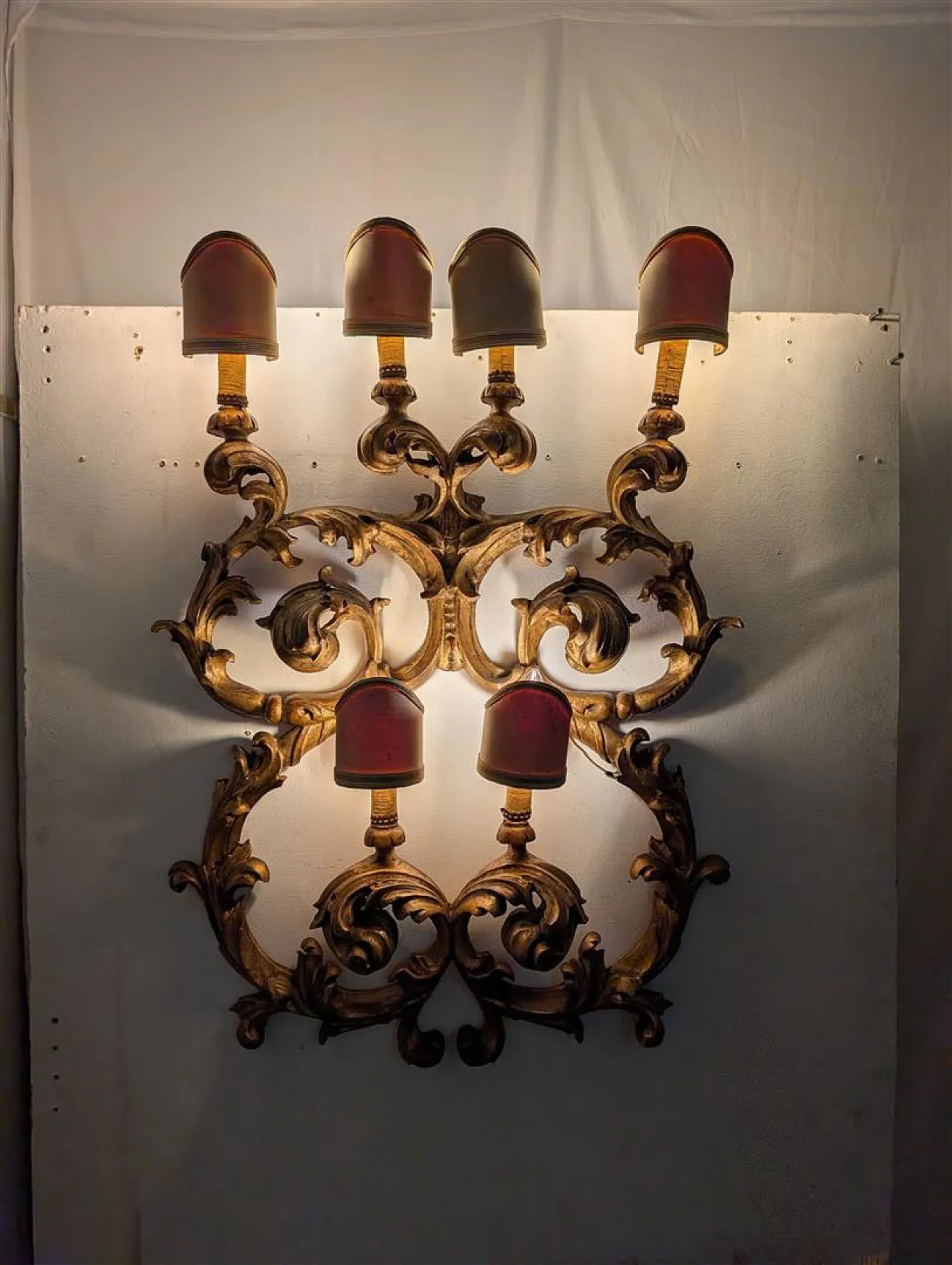 Six-light wall lamp in carved and gilded wood in Louis XV style 6