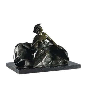 Scultura in terracotta a patina scura su supporto ligneo, primo '900