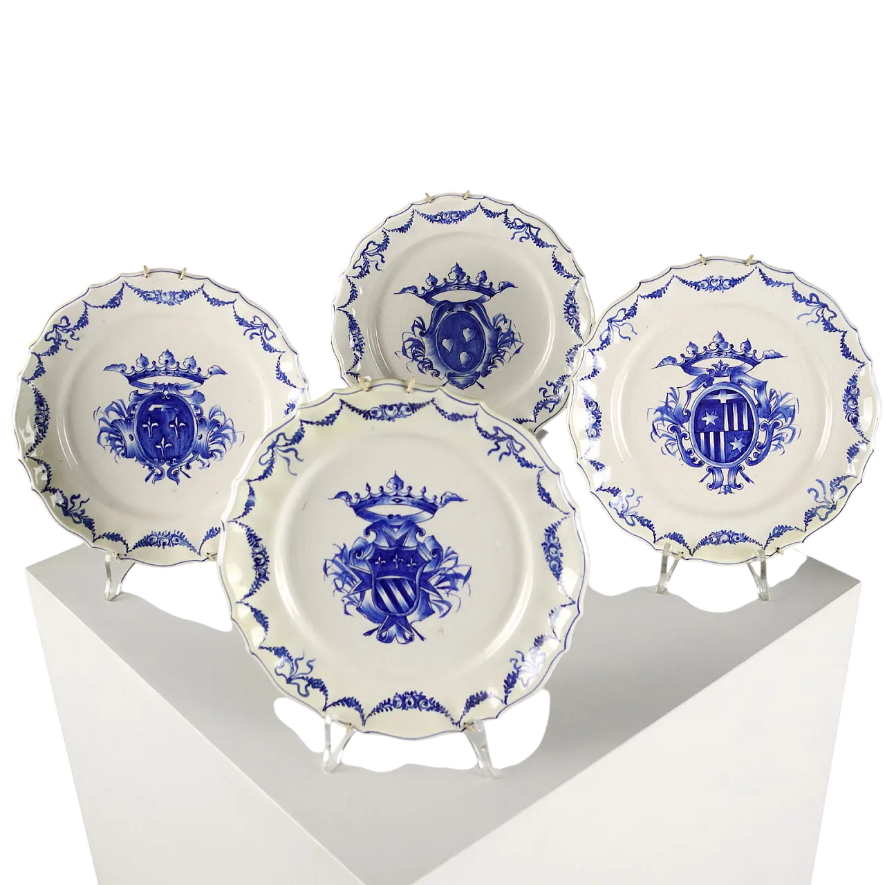 4 Piatti in ceramica blu con stemmi e ghirlande, '900 9