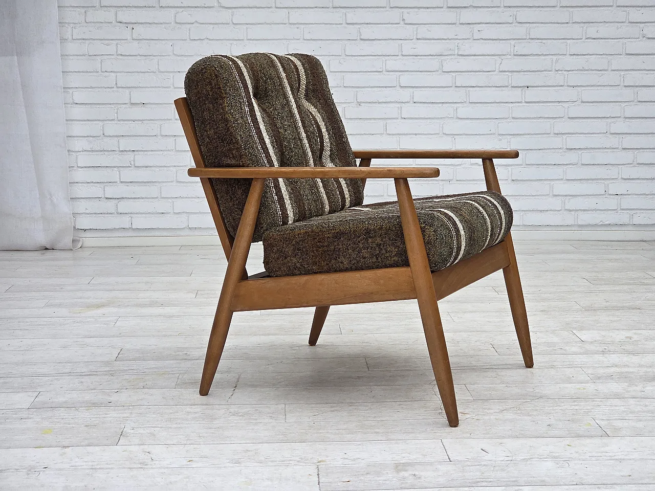 Poltrona danese, legno di faggio, tessuto di lana, anni '70 1