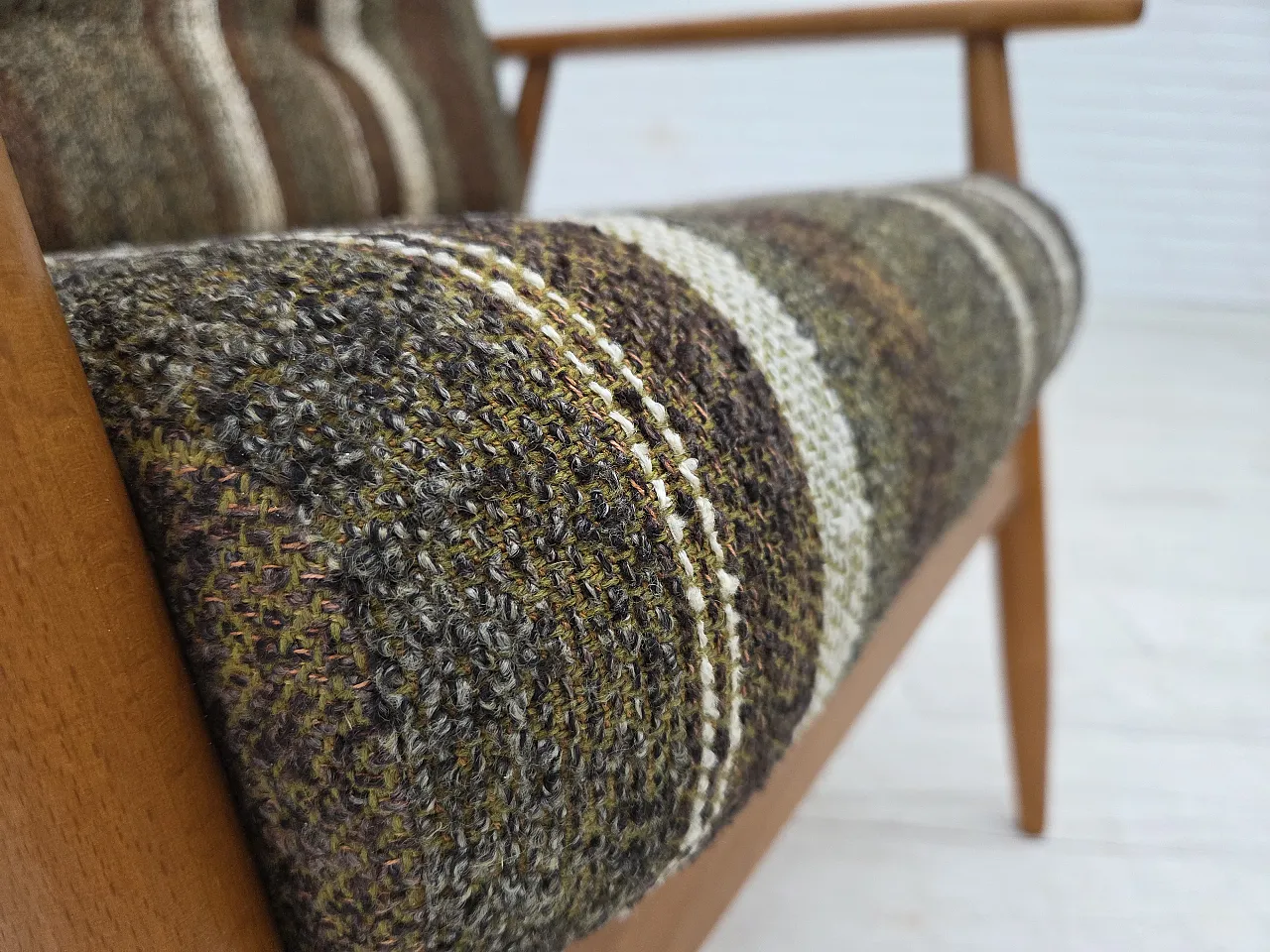 Poltrona danese, legno di faggio, tessuto di lana, anni '70 2