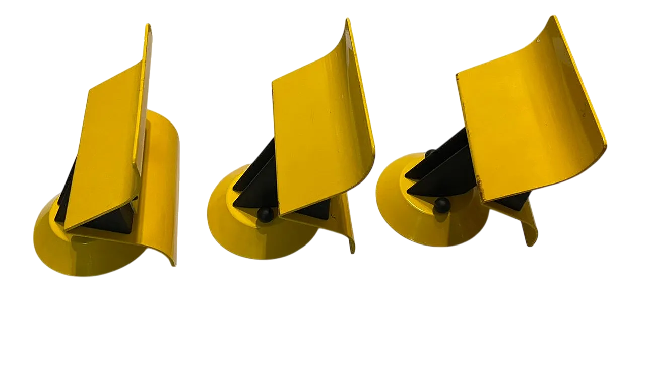 3 Applique Mid-Century in metallo giallo, Italia, anni '70 12