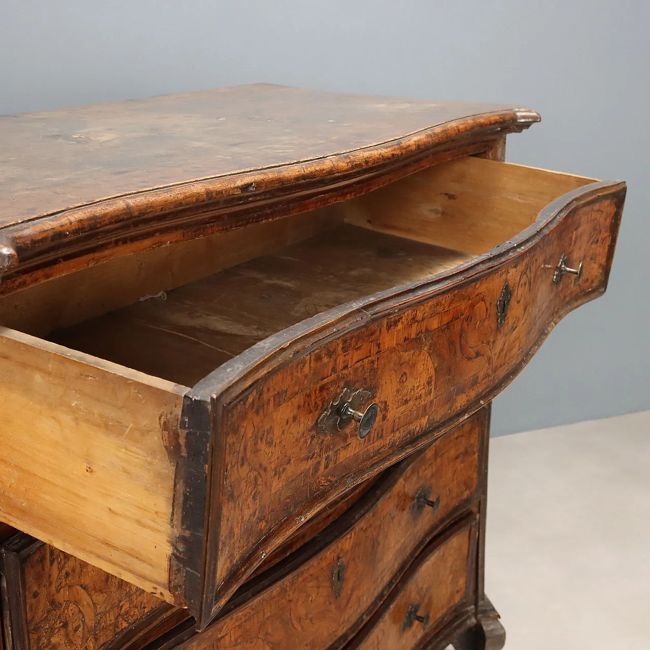 Cassettone barocco in noce e pioppo, '700 5