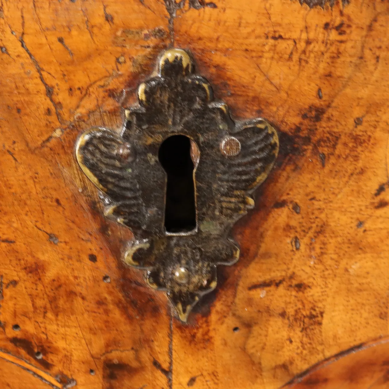 Cassettone barocco in noce e pioppo, '700 6