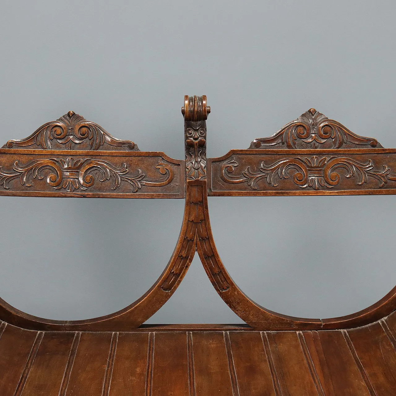 Divano con due poltrone in legno di faggio tinto noce, fine '800 4