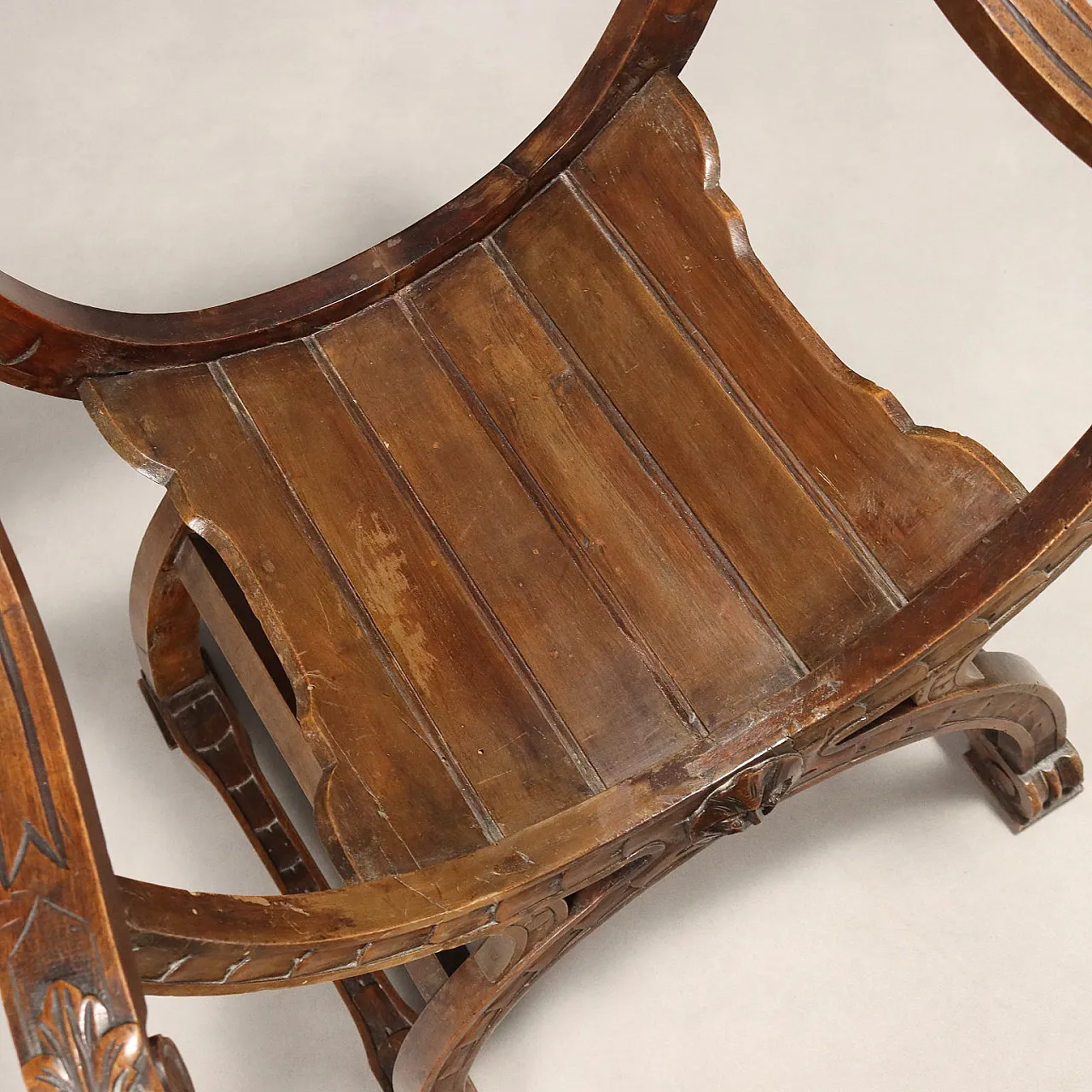 Divano con due poltrone in legno di faggio tinto noce, fine '800 9