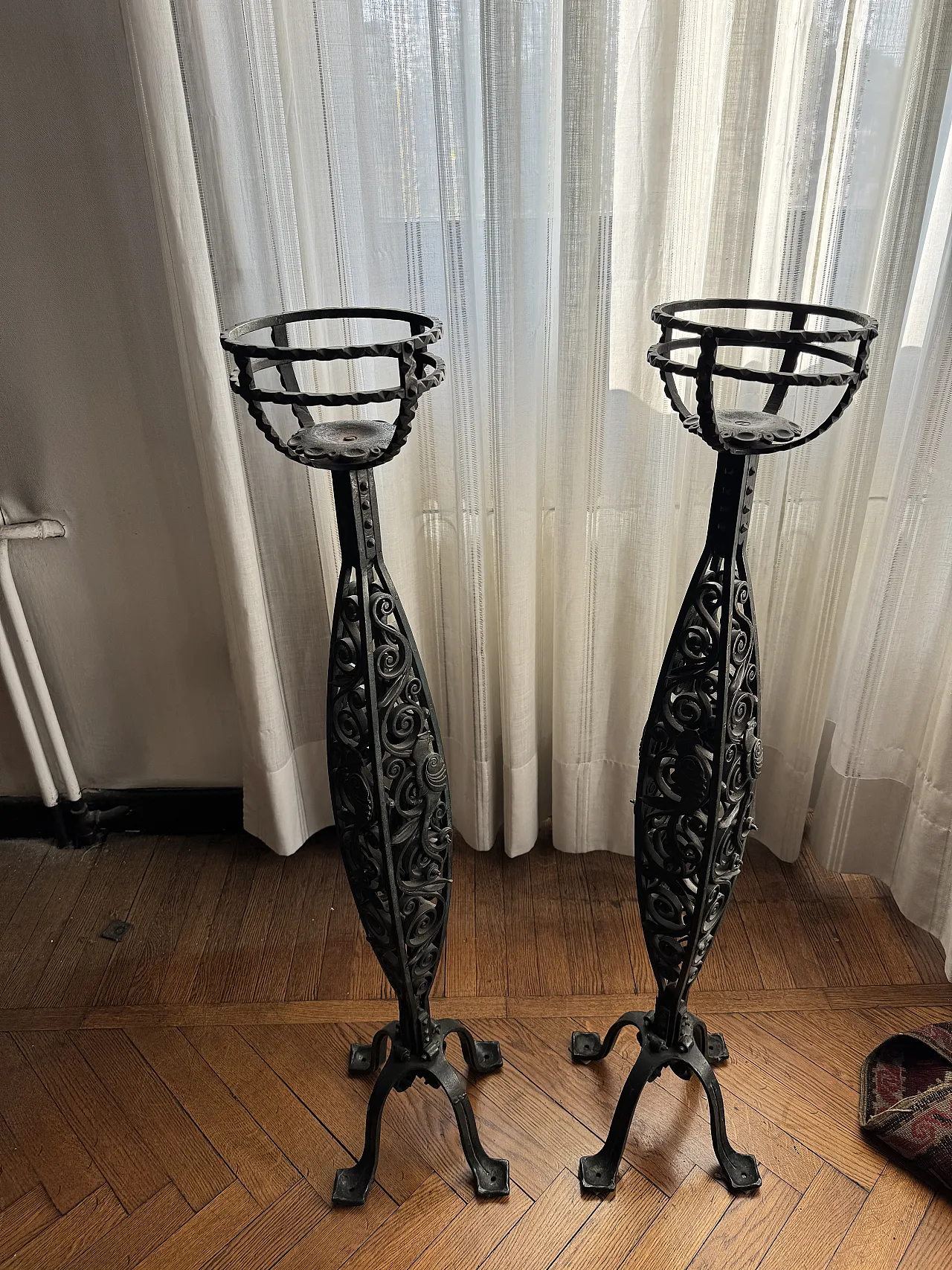 Pair of wrought iron vase holders, 20th century 1