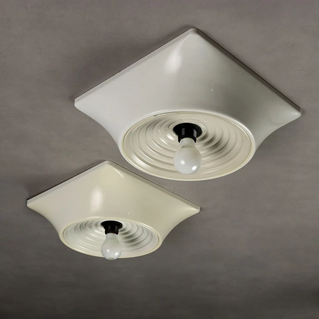 Pair of Stilnovo lamps in lacquered aluminium by Studio Nizzoli, 1970s 1