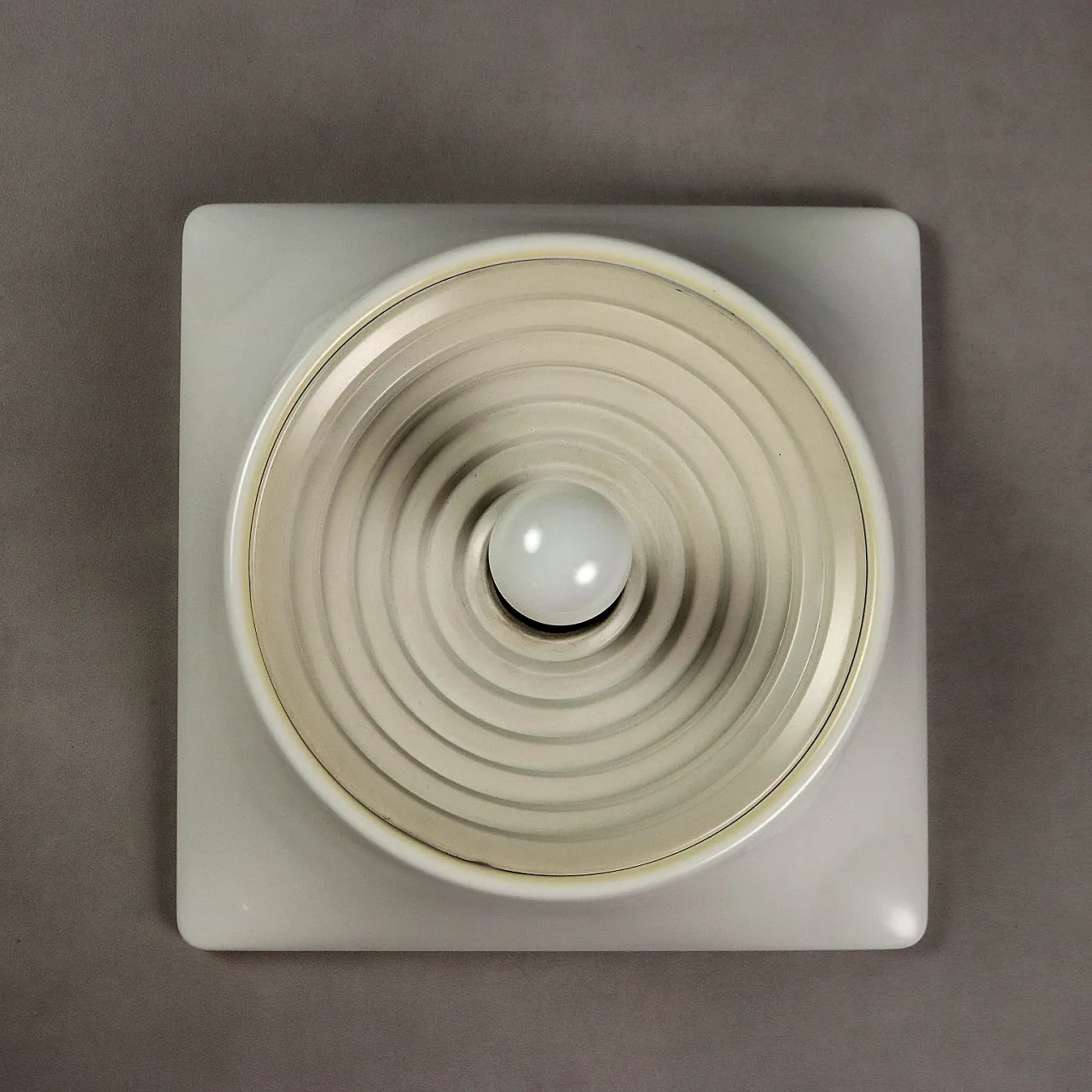 Pair of Stilnovo lamps in lacquered aluminium by Studio Nizzoli, 1970s 5