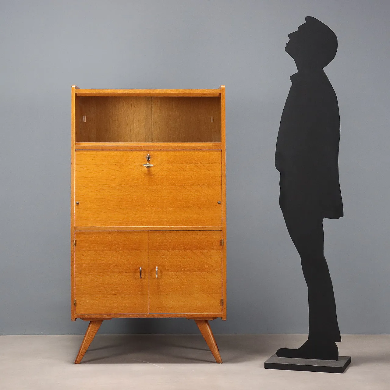 Mobile impiallacciato in teak con maniglie in ottone, '900 3