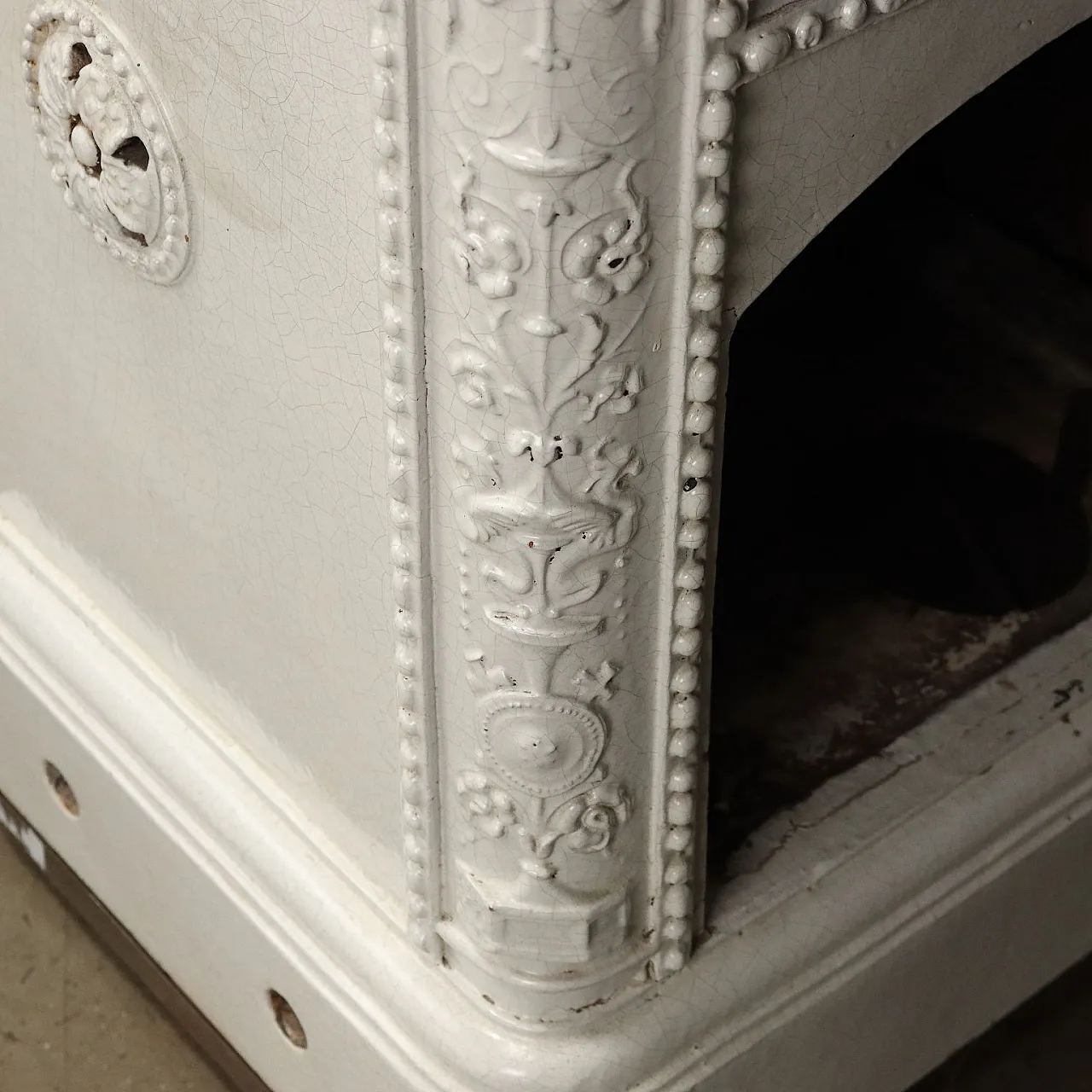 White Neoclassical style ceramic stove fireplace, 20th Century 10