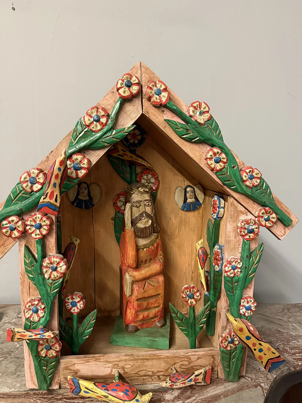 Contemporary work in painted wood, Hut with Jesus, 2000s 3