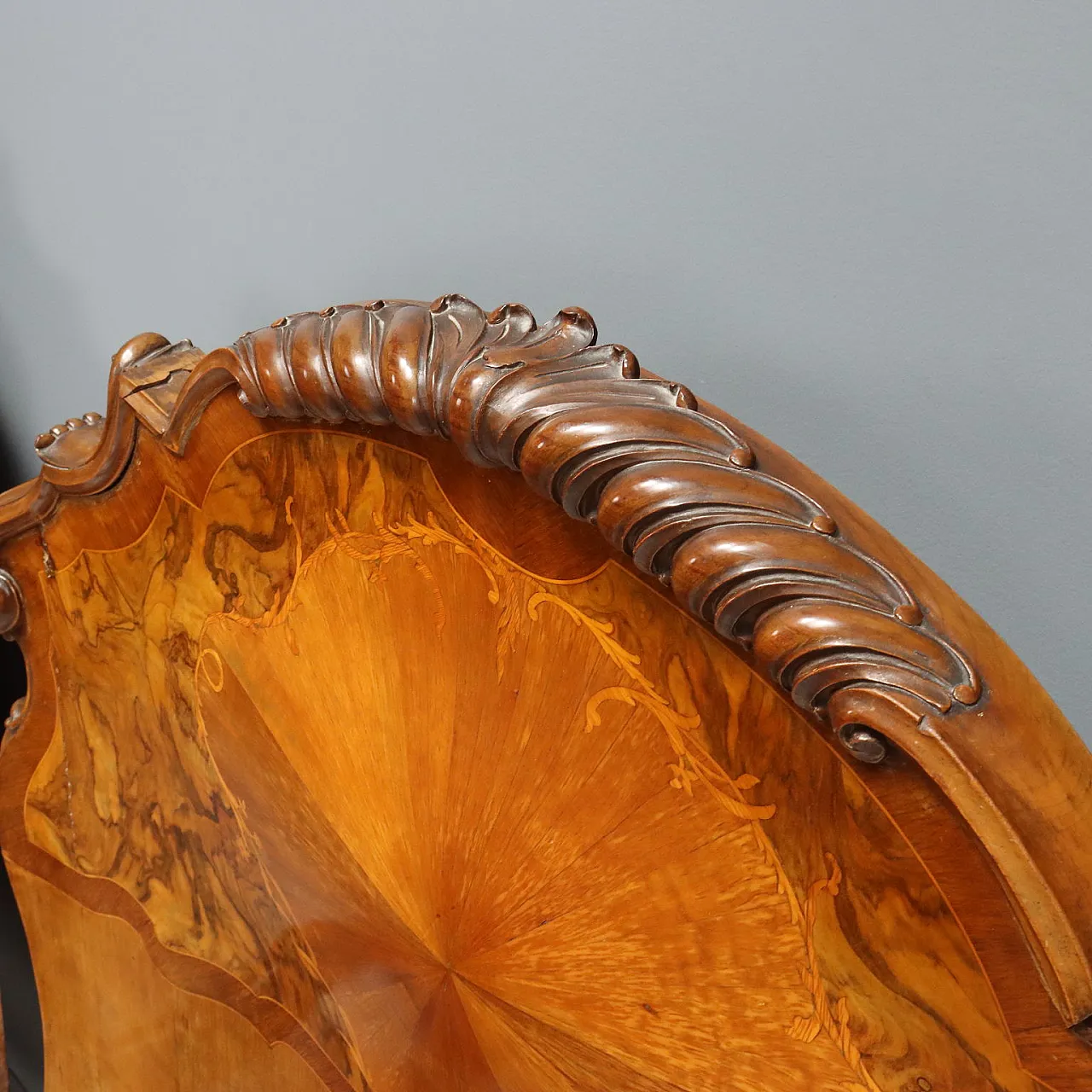 Coppia di letti singoli in stile barocco in vari legni, primo '900 5