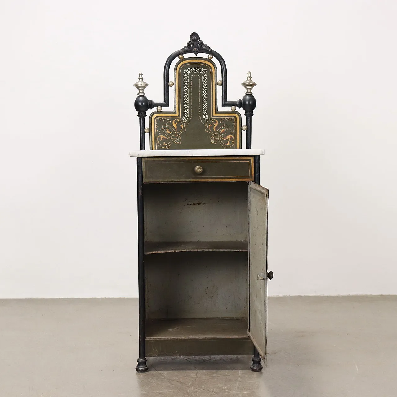 Comodino Umbertino in metallo, marmo e peltro, fine '800 3