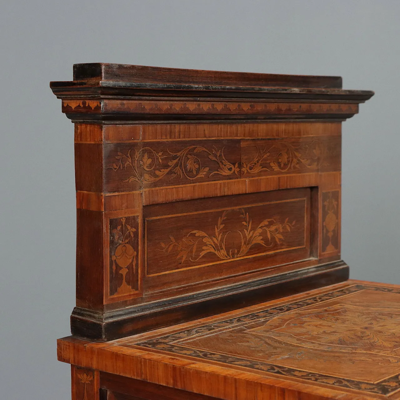 Comodino in faggio impiallacciato e mogano, primo '900 3