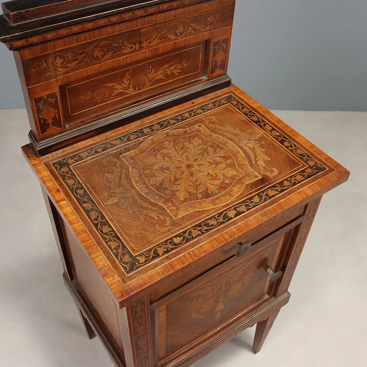 Comodino in faggio impiallacciato e mogano, primo '900 8