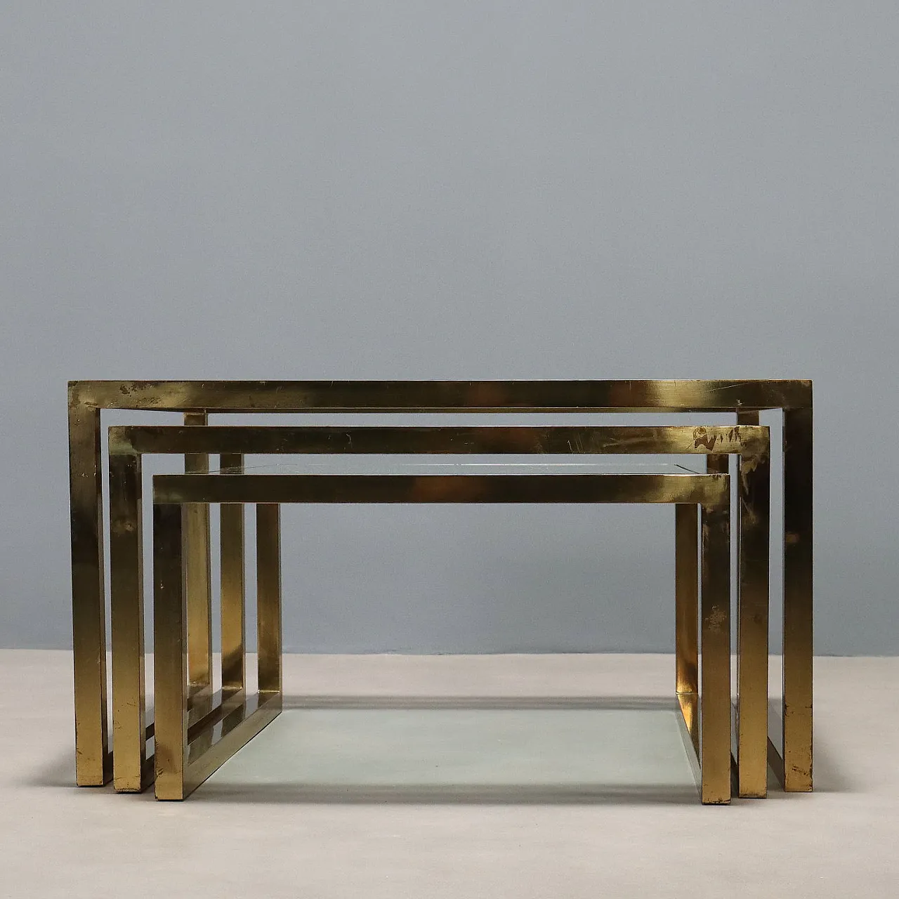 3 Tavolini impilabili in ottone e piani quadrati, '900 8