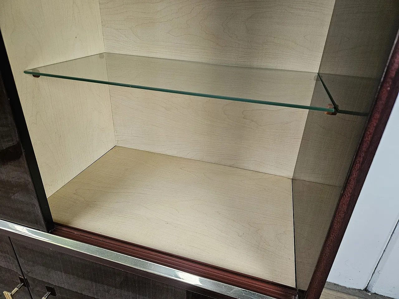 Vetrina in lamina di palissandro, anni '50 7