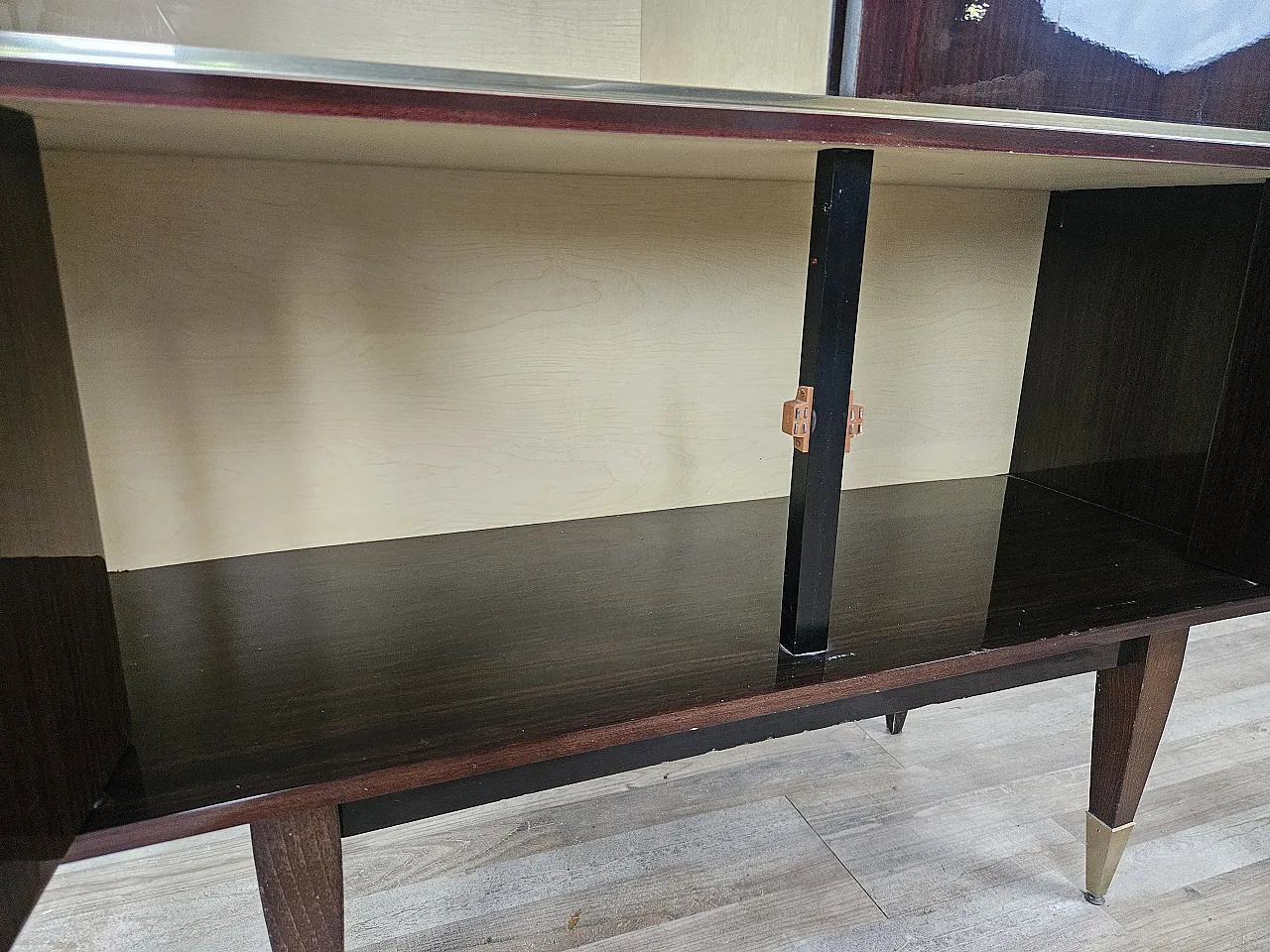Vetrina in lamina di palissandro, anni '50 15