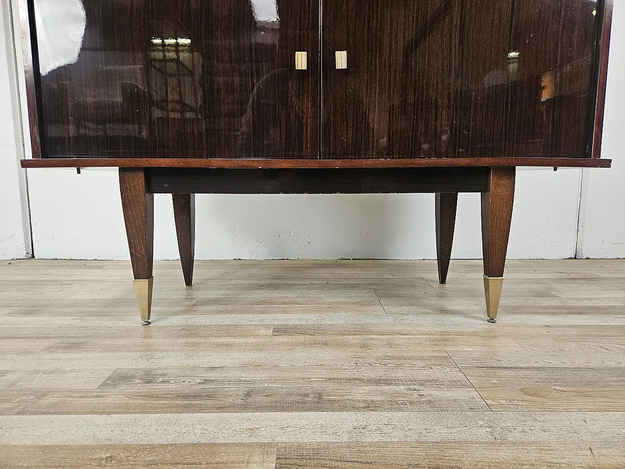 Vetrina in lamina di palissandro, anni '50 17