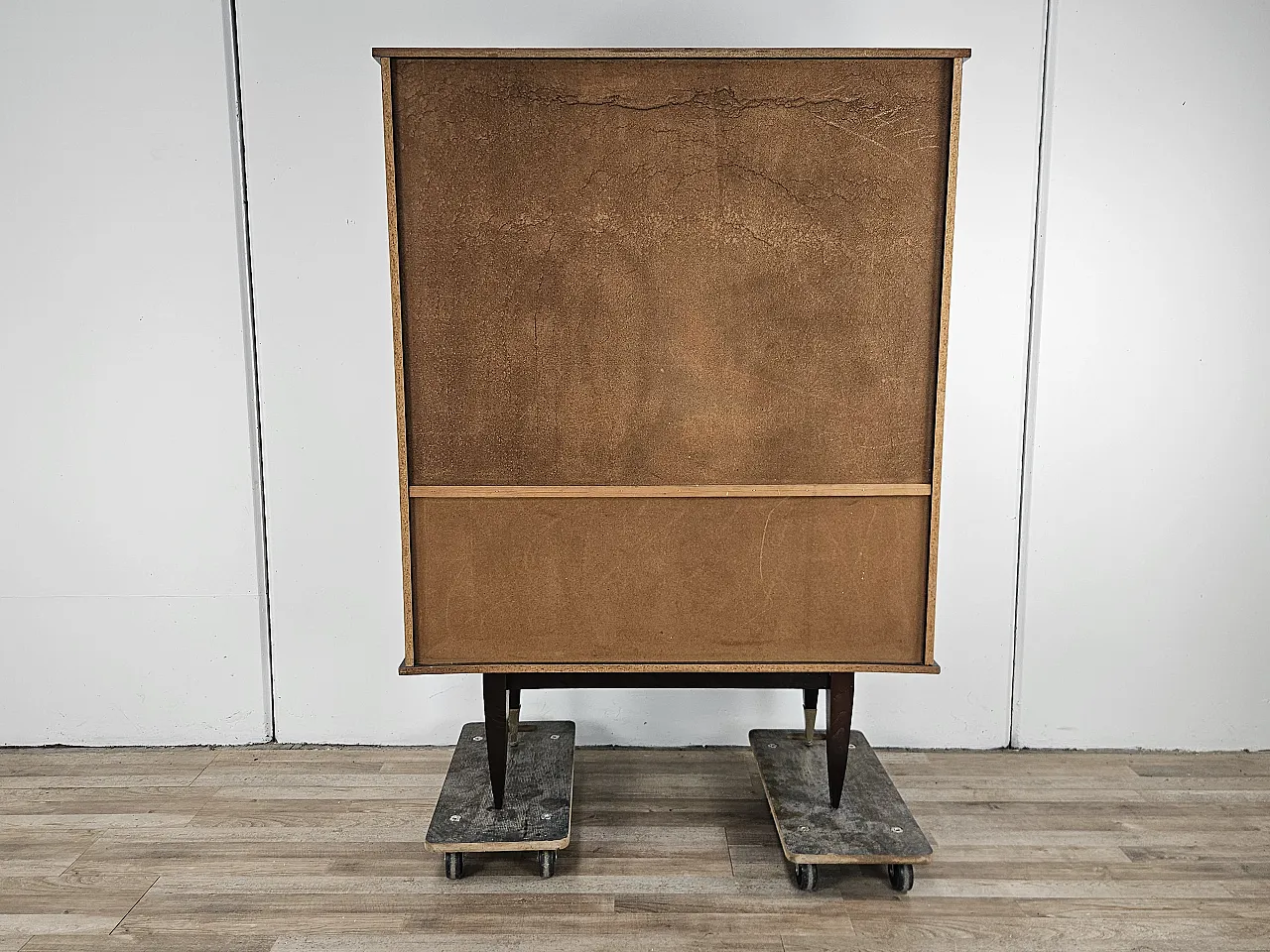 Vetrina in lamina di palissandro, anni '50 20