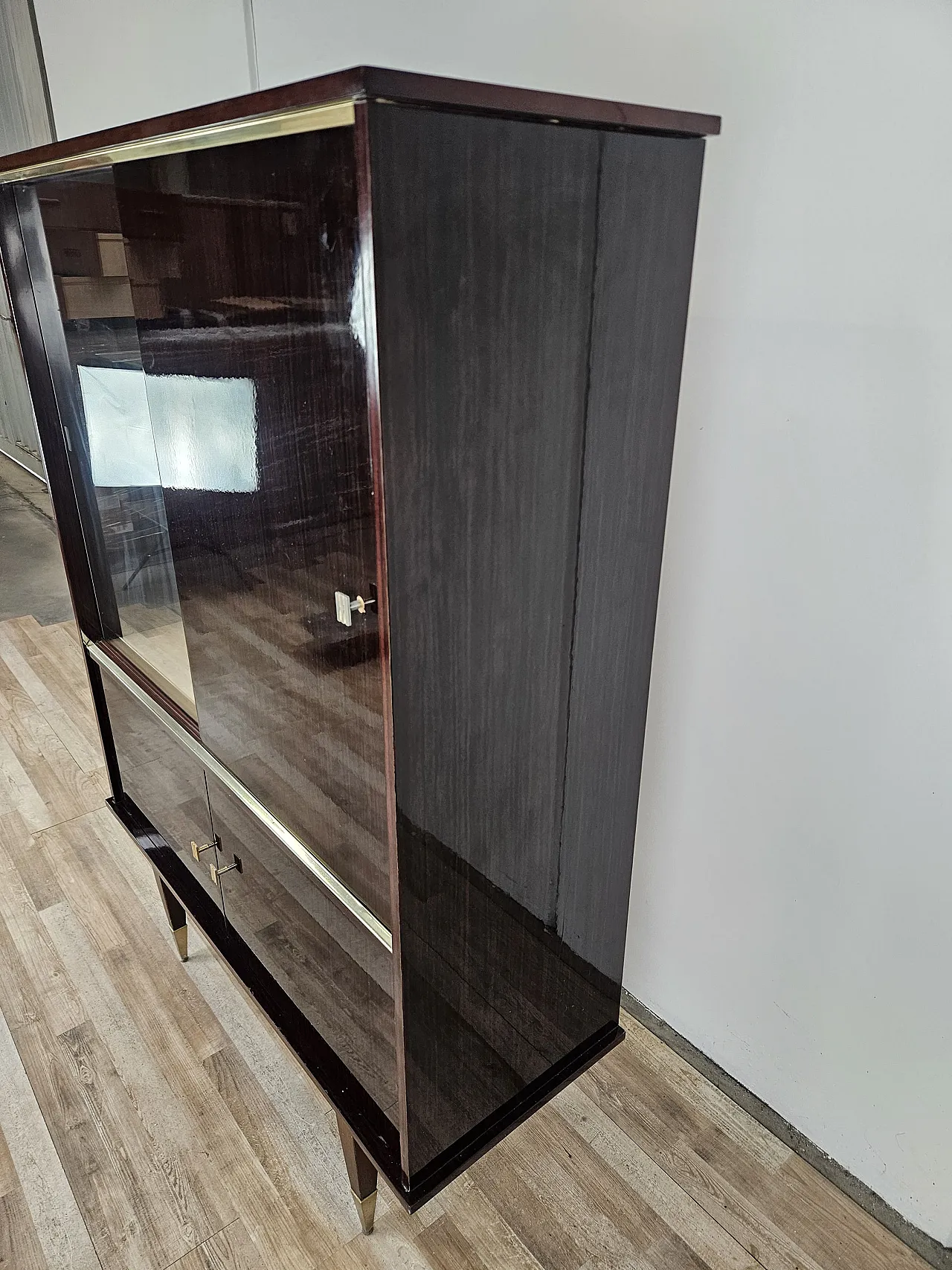 Vetrina in lamina di palissandro, anni '50 22