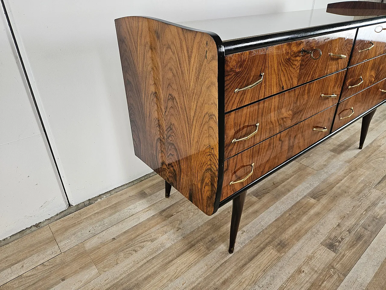 Comò sei cassetti  con piano in vetro, anni '50 3