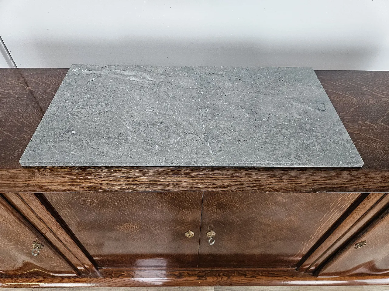 Credenza Art Decò in quercia con ripiano in marmo, anni '50 6