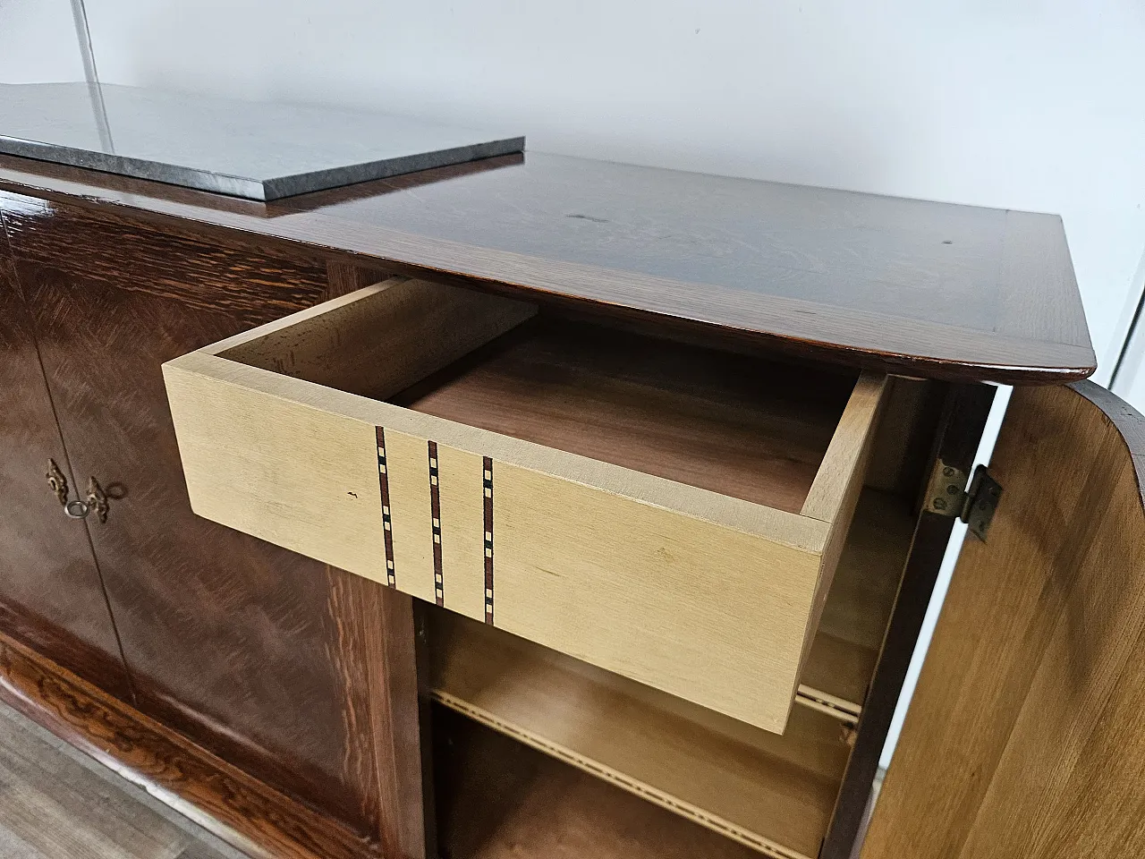 Credenza Art Decò in quercia con ripiano in marmo, anni '50 17