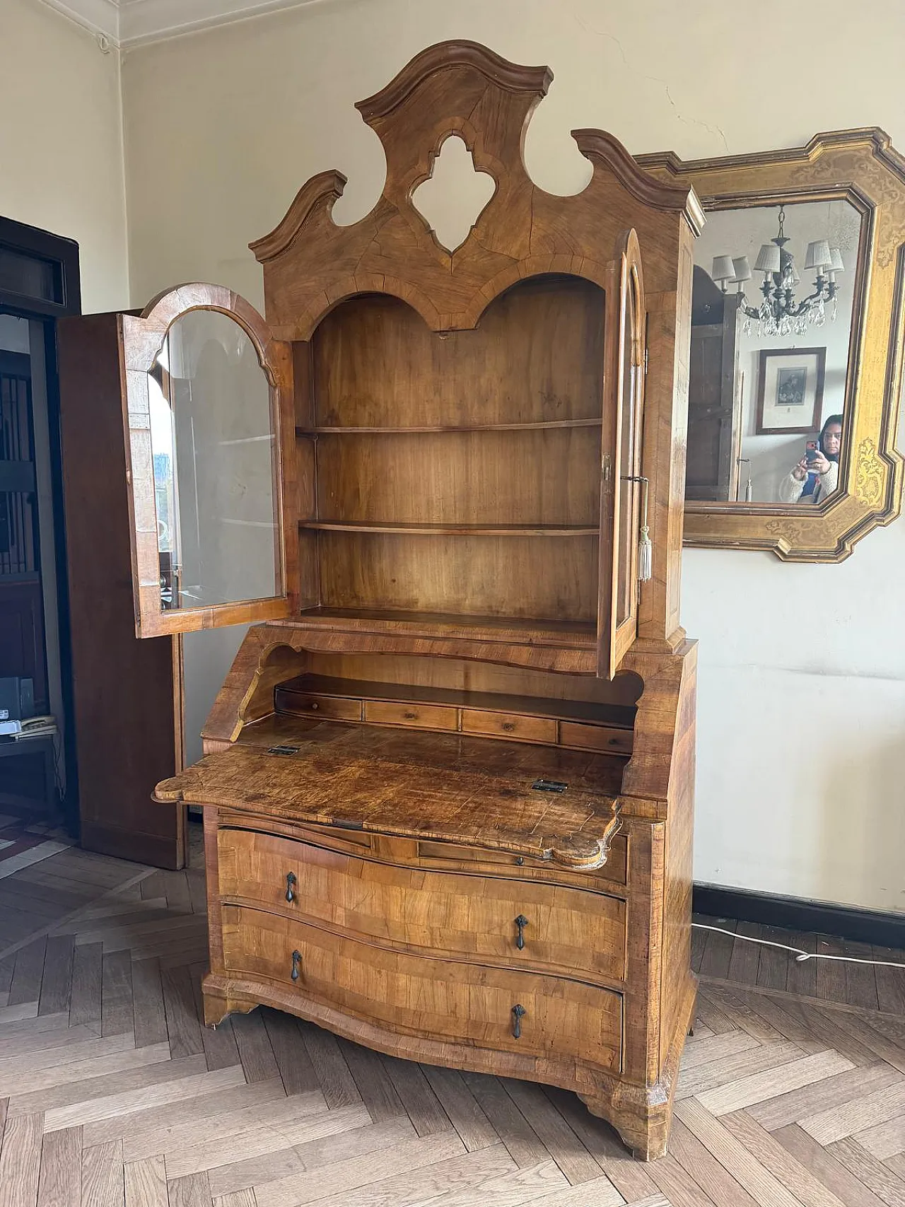 Italian trumeau in late 19th century walnut root 3