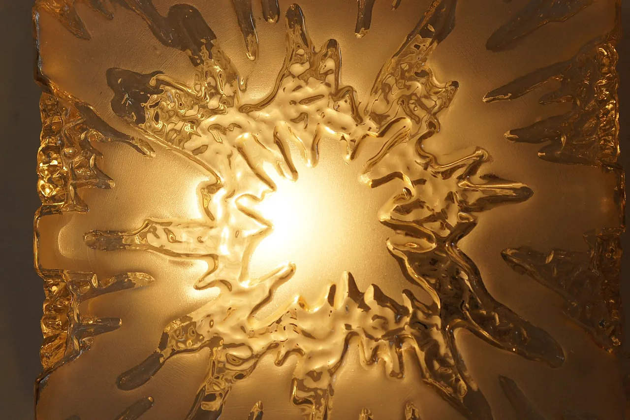 Mid-Century Modern sconce in glass and steel, 1960s 8