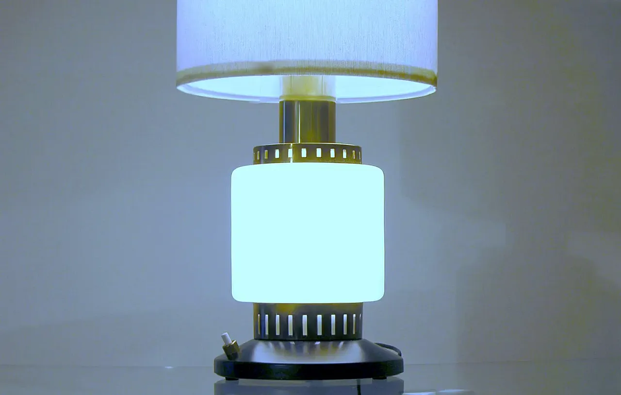 Table lamp in opal glass and brass, 20th century 3
