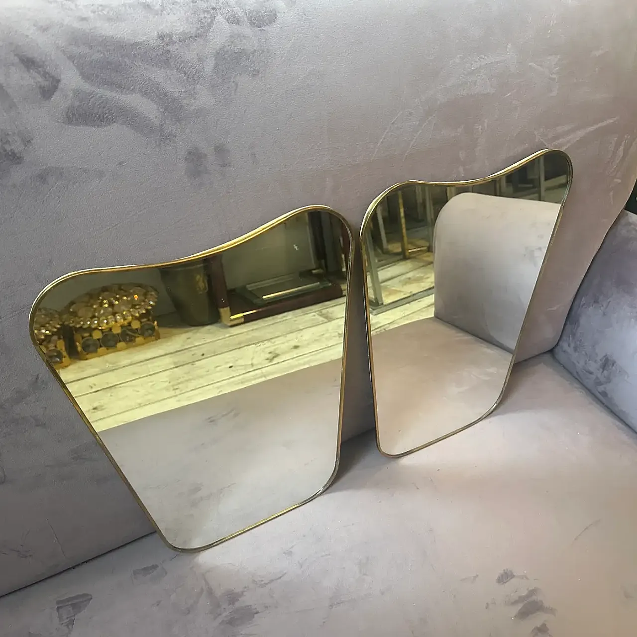 Coppia di specchi in ottone a forma di biscotto, anni '70 2