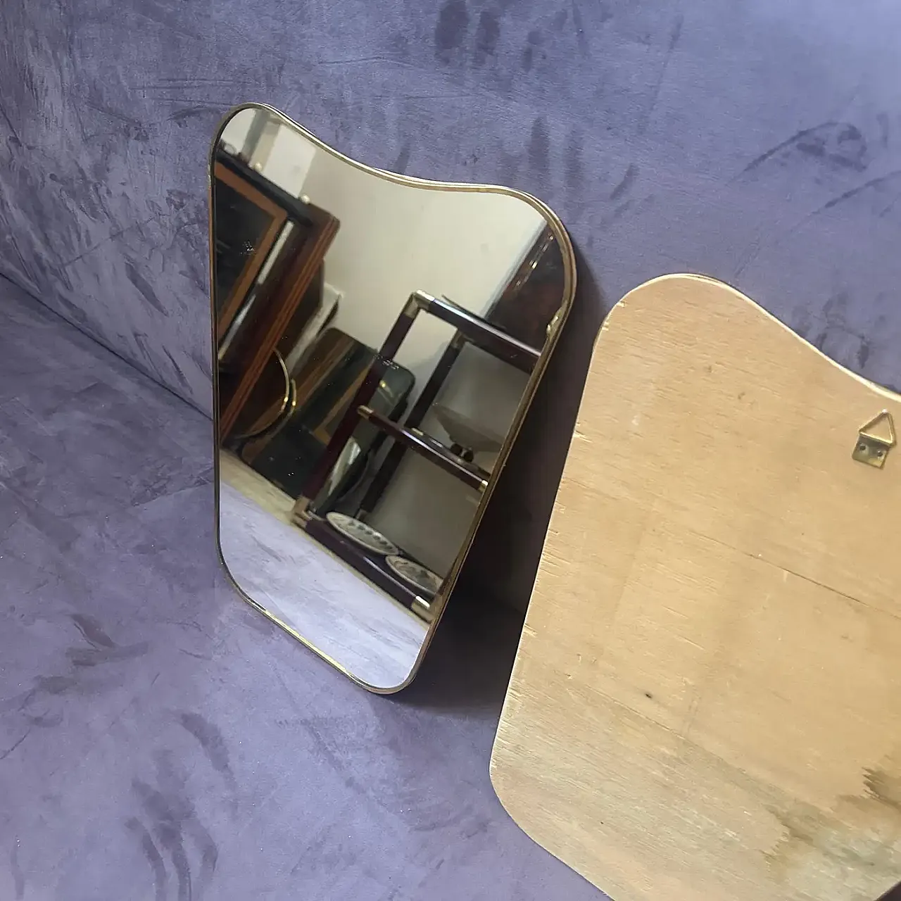 Coppia di specchi in ottone a forma di biscotto, anni '70 3