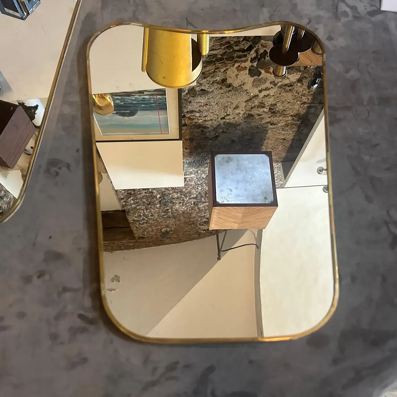 Coppia di specchi in ottone a forma di biscotto, anni '70 7