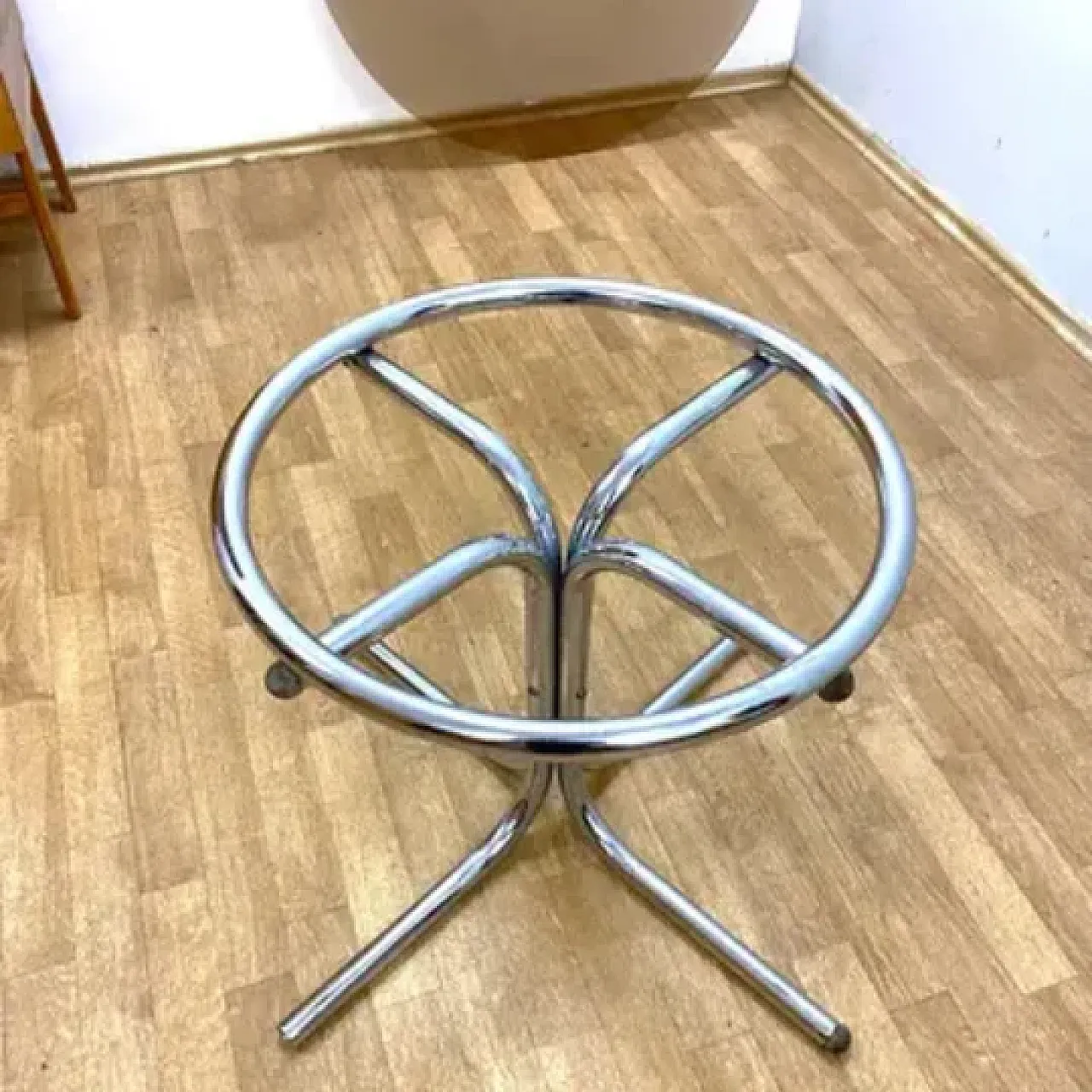Tavolino in vetro con base cromata, anni '70 5