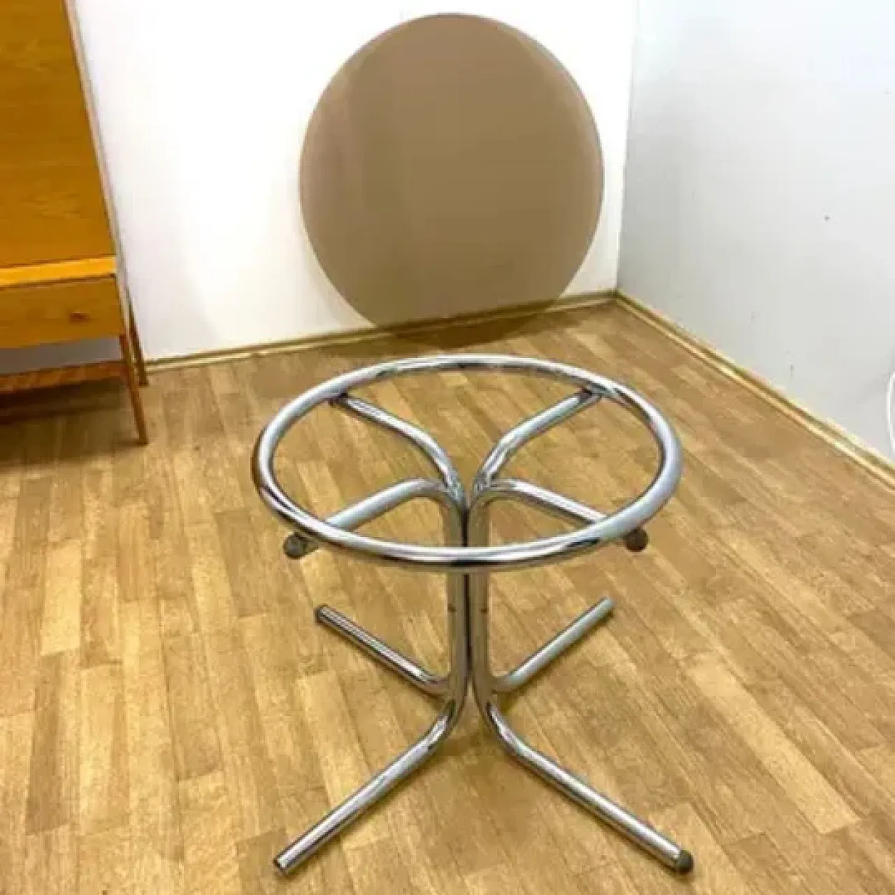 Tavolino in vetro con base cromata, anni '70 6