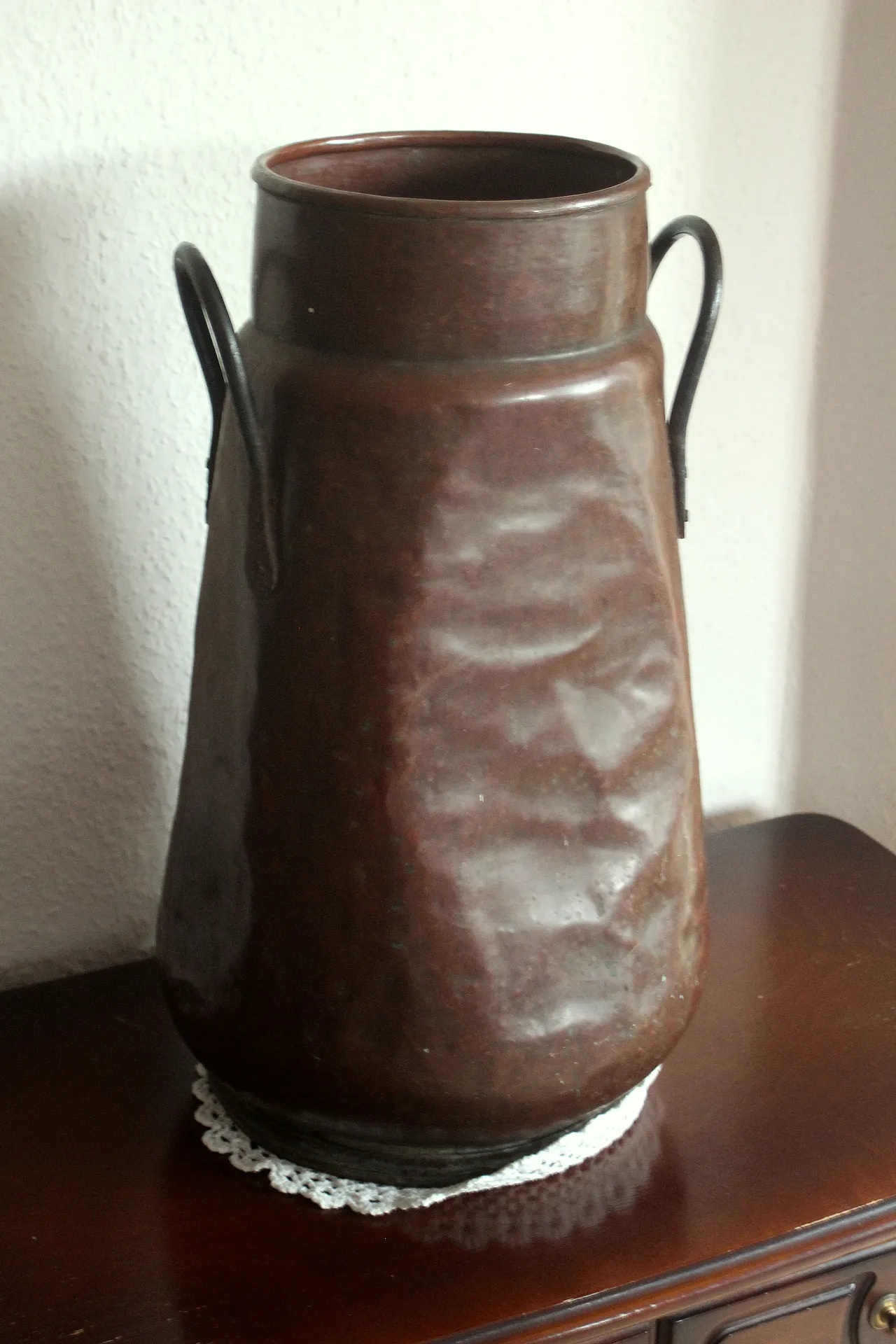 Hammered copper umbrella stand with metal handles, 70s 3