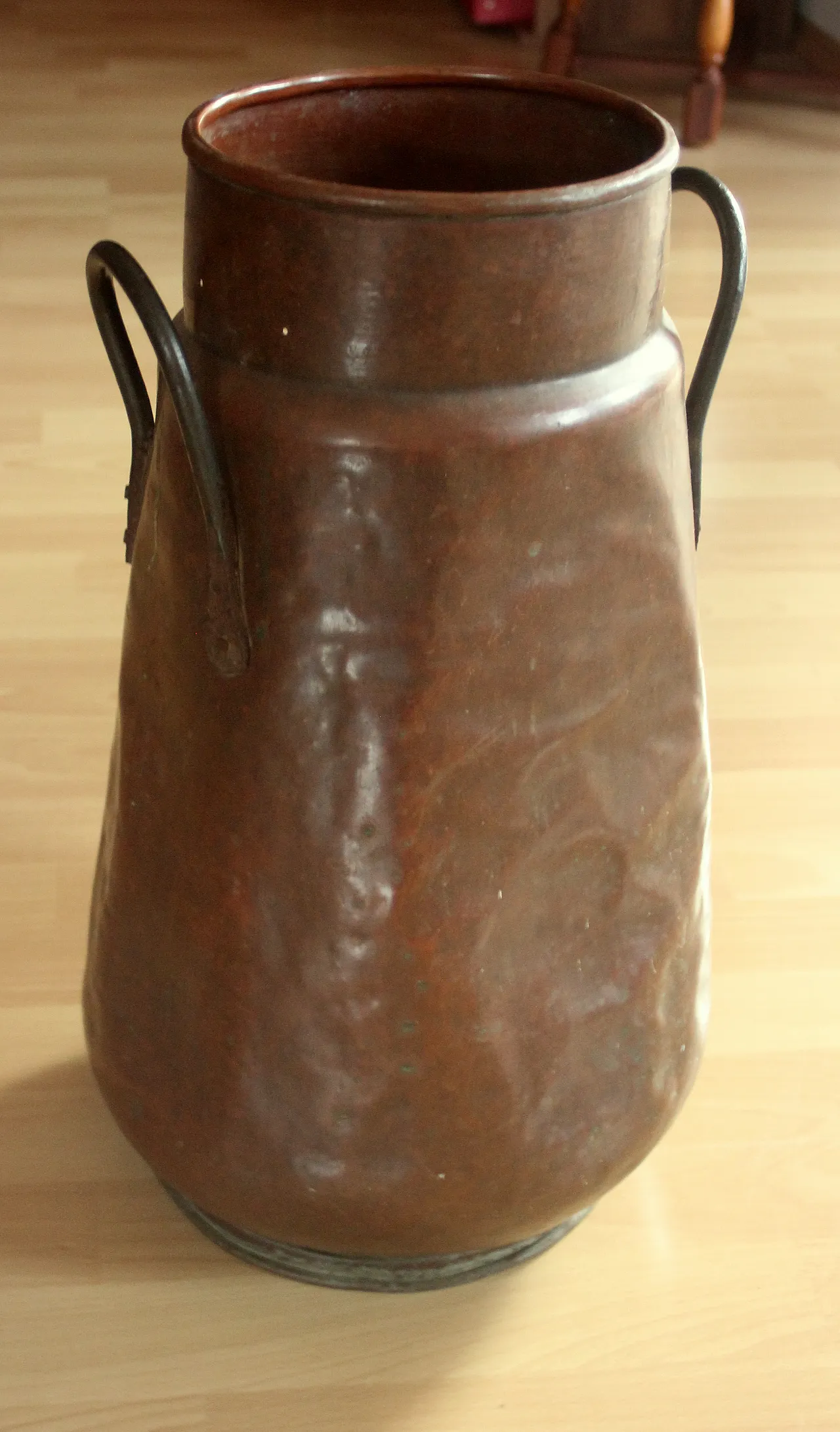 Hammered copper umbrella stand with metal handles, 70s 5