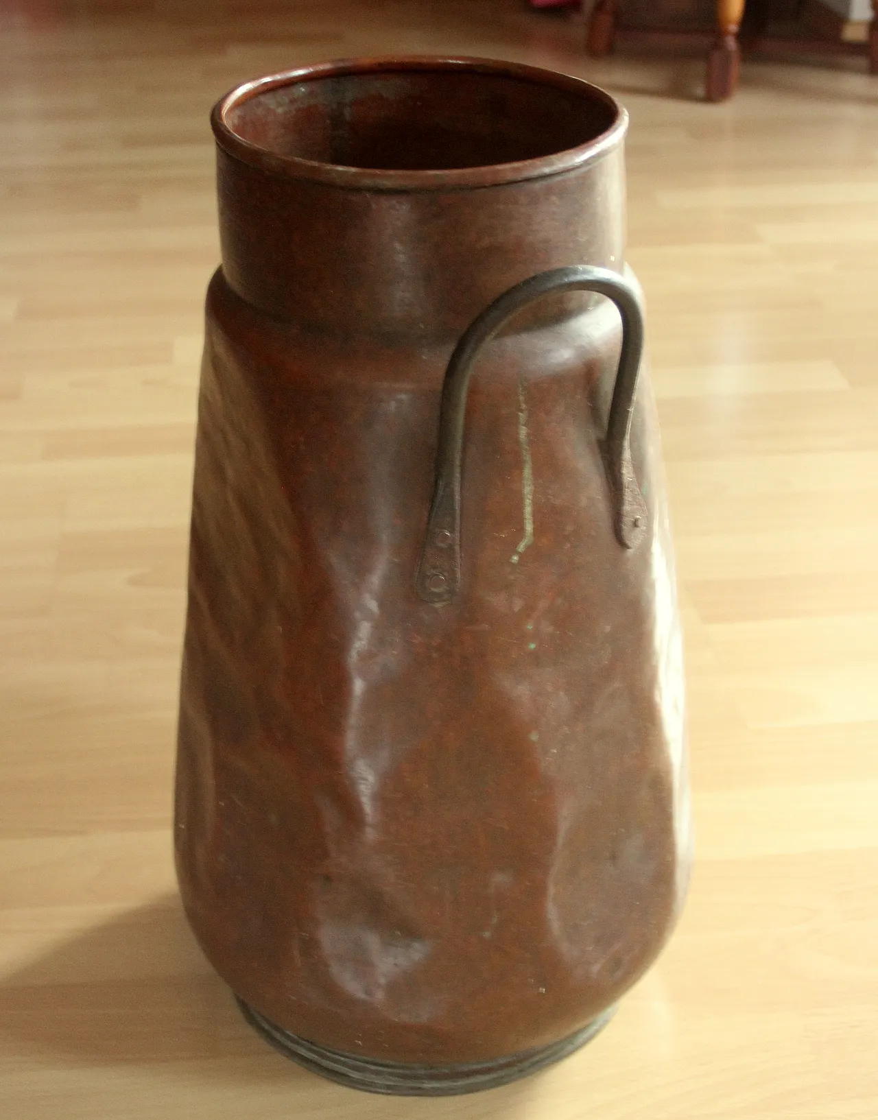 Hammered copper umbrella stand with metal handles, 70s 6
