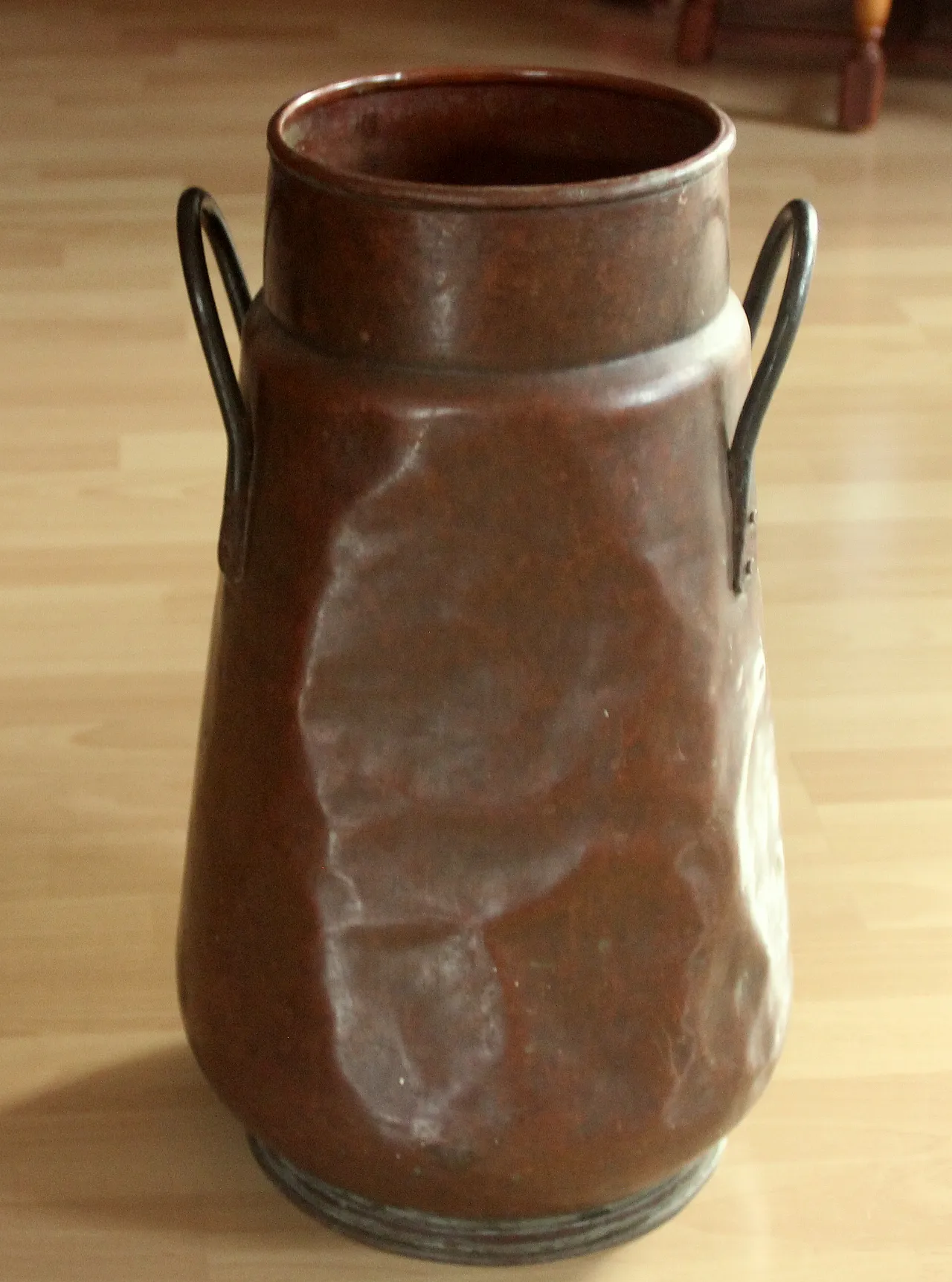 Hammered copper umbrella stand with metal handles, 70s 7