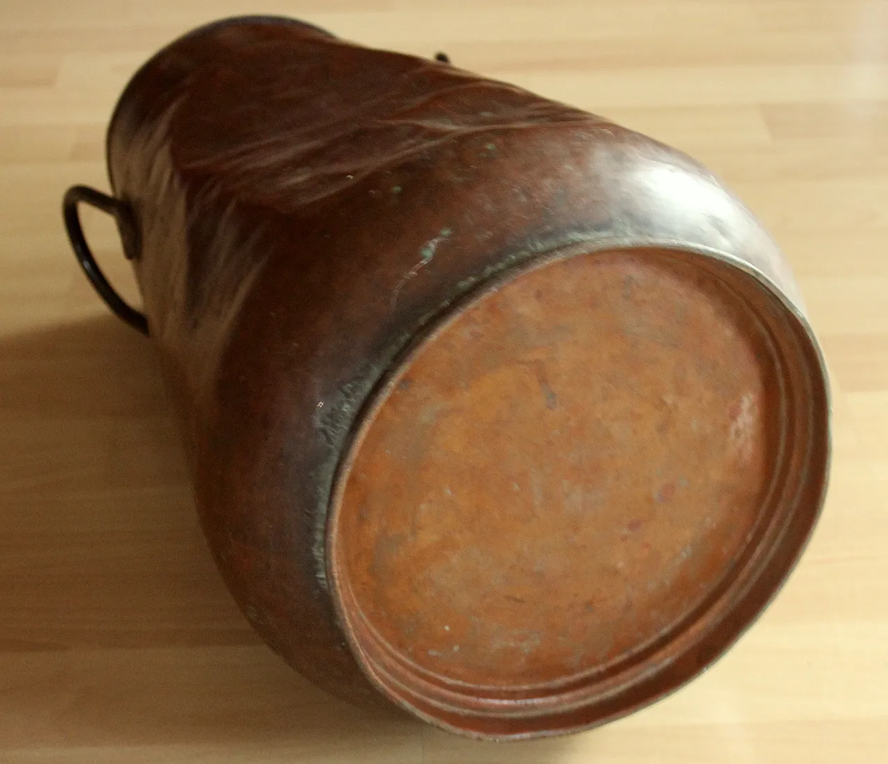 Hammered copper umbrella stand with metal handles, 70s 9