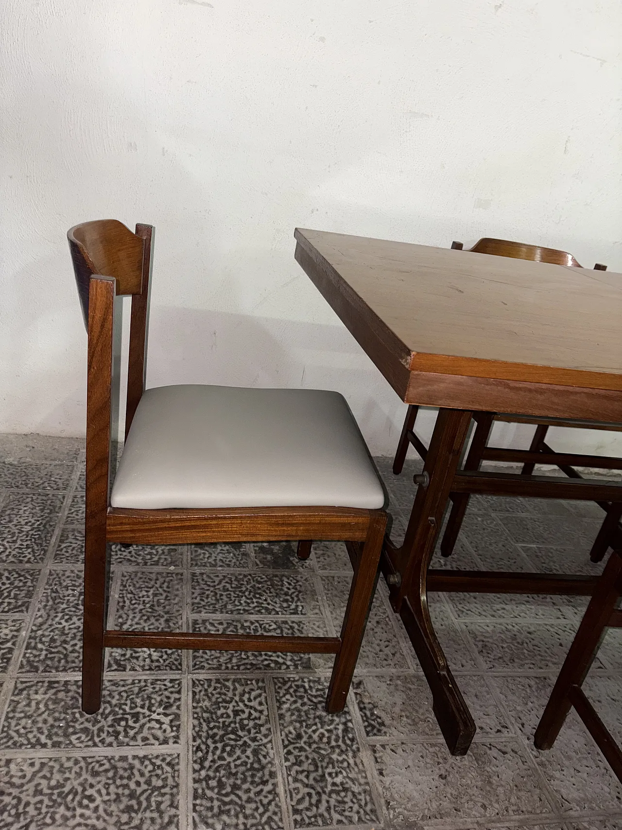 Table and chairs by Guido Faleschini, 70s 4
