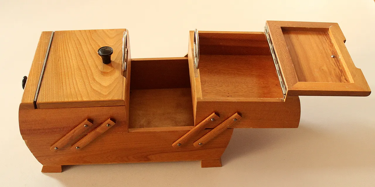 Foldable wooden sewing basket, 60s 2