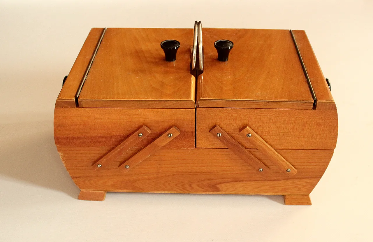 Foldable wooden sewing basket, 60s 3