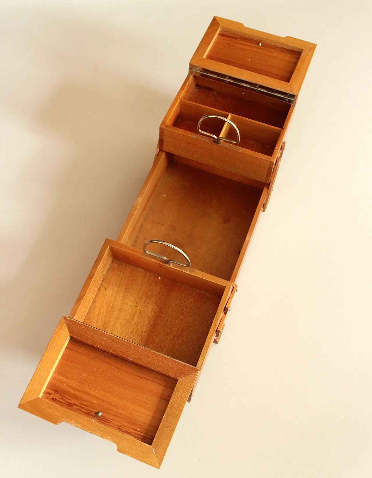 Foldable wooden sewing basket, 60s 7