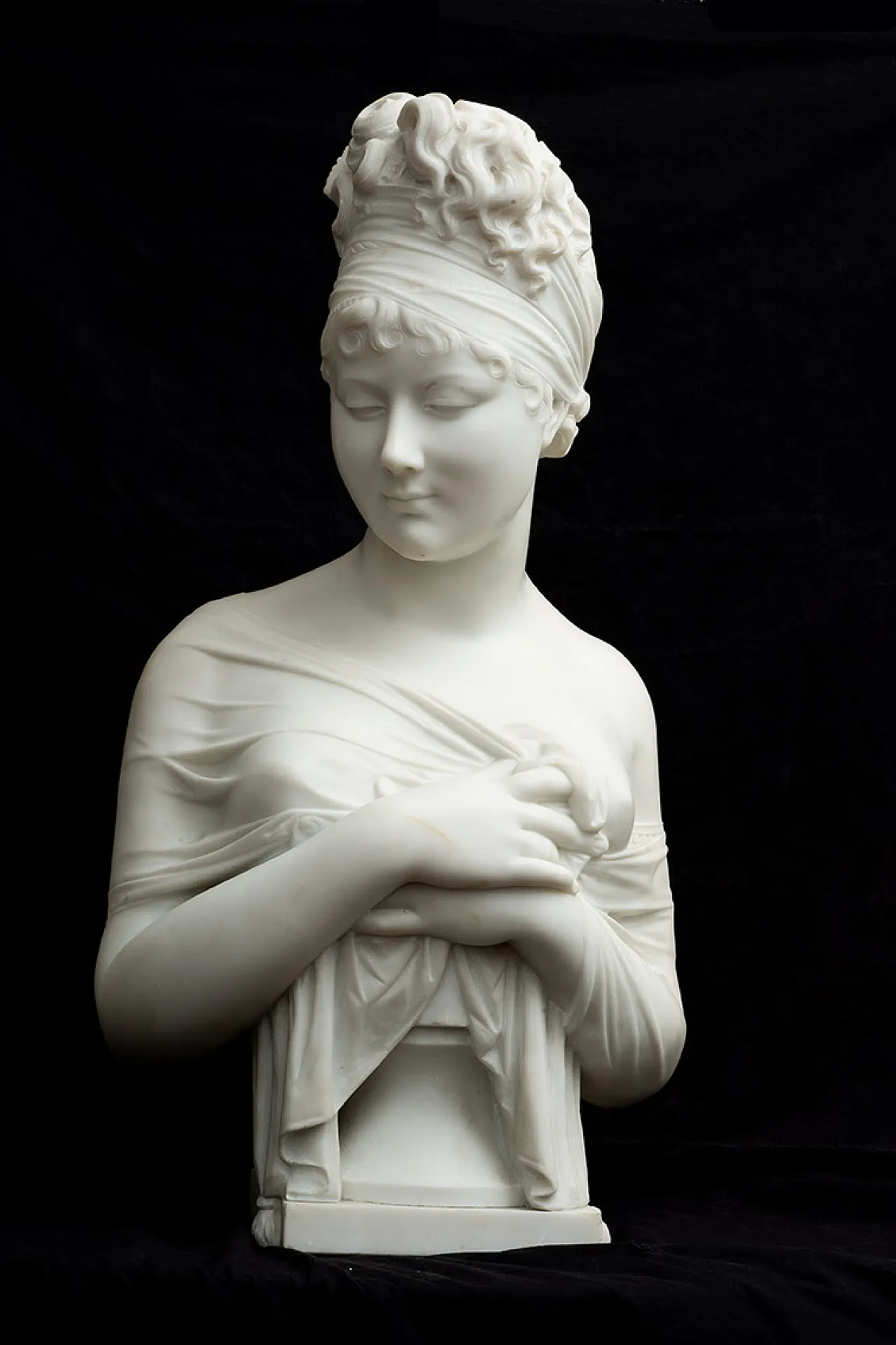 Sculpture in statuary white marble depicting Madame Recamier, 19th c. 1