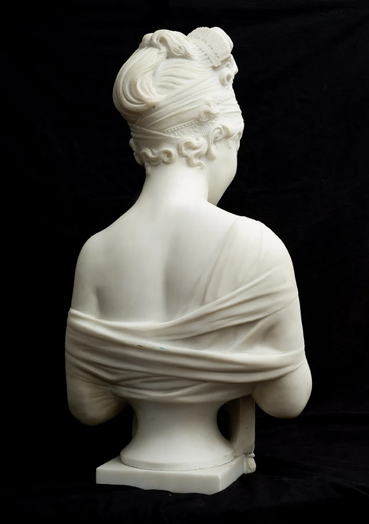 Sculpture in statuary white marble depicting Madame Recamier, 19th c. 6