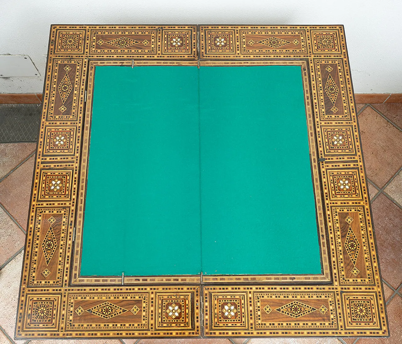 Tavolo da gioco in legno policromo con inserti in madreperla, '800 3